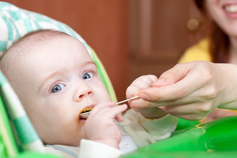 signs your baby is ready for solid foods