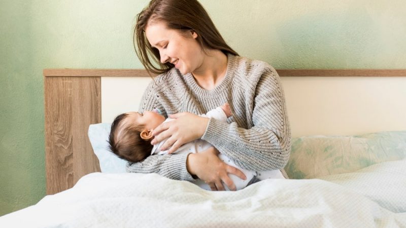 How to Keep Newborn Awake During Feeding